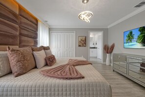 4 habitaciones, tabla de planchar con plancha, wifi y ropa de cama 