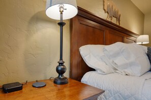1 Schlafzimmer, Schreibtisch, Bügeleisen/Bügelbrett, Reisekinderbett