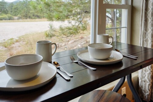 Luxury Getaway Near Mineral Spa - Ponderosa Cabin