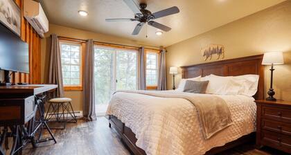 Luxury Getaway Near Mineral Spa - Ponderosa Cabin