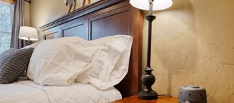 Luxury Getaway Near Mineral Spa - Ponderosa Cabin