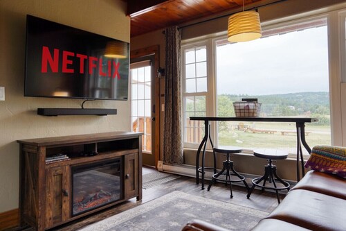 Luxury Getaway Near Mineral Spa - Ponderosa Cabin