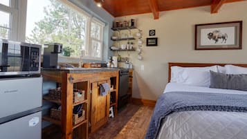 1 habitación, escritorio, wifi gratis y ropa de cama