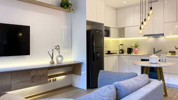 Departamento Confort | Área de sala de estar | Smart TV de 40 pulgadas con canales por cable