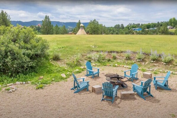 Property grounds - Columbine Cabin at Highland Meadows - Black Hills Retreat (Hot Springs)