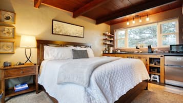 1 bedroom, desk, free WiFi, bed sheets