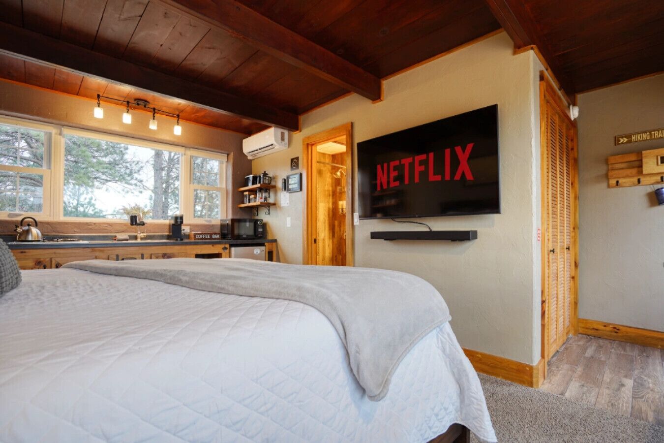 1 bedroom, desk, free WiFi, bed sheets