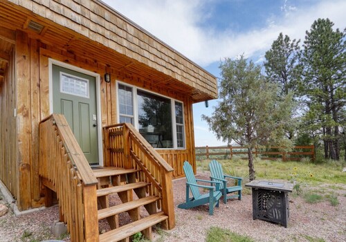 Sunrise Cabin at Highland Meadows - King Bed and Views