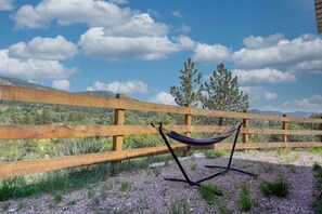 Property grounds - Sunrise Cabin at Highland Meadows - King Bed and Views (Hot Springs)