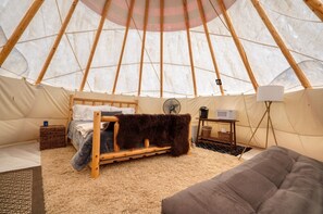 1 Schlafzimmer, Reisekinderbett, Bettwäsche