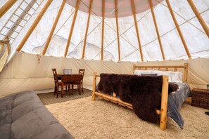 1 chambre, lit parapluie, draps fournis