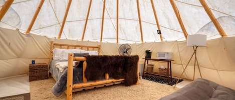 1 Schlafzimmer, Reisekinderbett, Bettwäsche