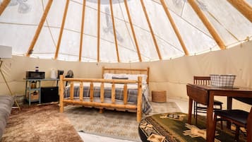 1 bedroom, travel cot, bed sheets