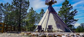 King Bed & Private Bath - Black Hills Eagle Tipi