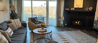 
Newly Updated Modern, Spacious, and Cozy Condo- Right on the Lake!