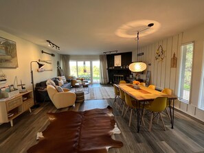 Smart TV, fireplace, video games