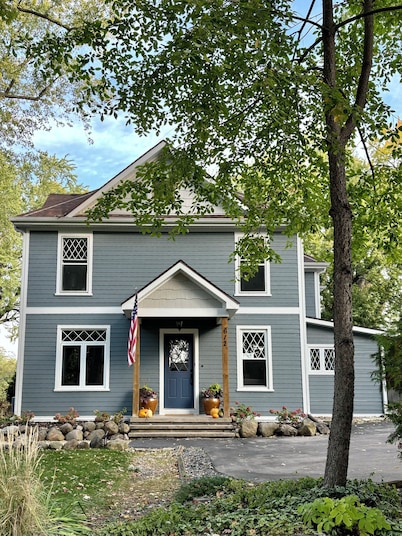 1880s Beauty! Family Fun. Walk to Downtown Green Lake, Heidel House & Golf!