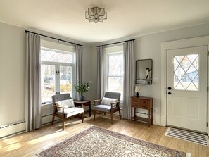 Interior - 1880s Beauty! Family Fun. Walk to Downtown Green Lake, Heidel House & Golf! (Green Lake)