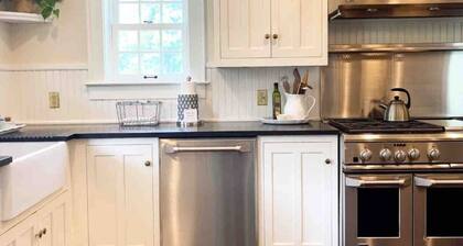 10 min to Rocky Fork Lake ⏐ Gorgeous Peaceful Farm for Large Groups - two houses