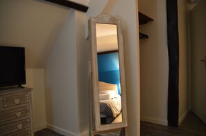 Desk, soundproofing, Internet, bed sheets - La Maison de Triboulet, Chambres et Table D'hôtes, Extingo, Extingo (Pocé-sur-Cisse)