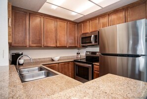 Microwave, oven, stovetop, dishwasher - 1.5 mile to beach, Gated complex, Pool, spa, exercise room, walk to restaurants. (Oceanside)