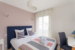 3 chambres, fer et planche à repasser, Wi-Fi gratuit, draps fournis