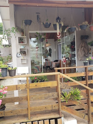 Café da manhã com buffet grátis todos os dias
