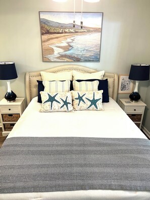 2 bedrooms, iron/ironing board, WiFi, bed sheets - Quick Beach Access- Beautiful Screened in Deck and POOL (Fernandina Beach)