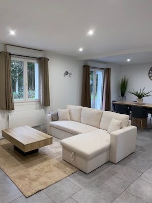 TV - A la Rondayette, Votre Refuge de Calme en Pleine Nature (Flaignes-Havys)