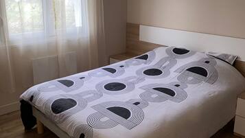 2 chambres, fer et planche à repasser, Wi-Fi, draps fournis
