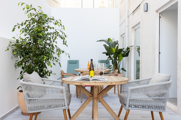 Two Bedroom Apartment with terrace | Terraza o patio