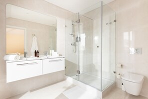 Shower, free toiletries, hair dryer, bathrobes