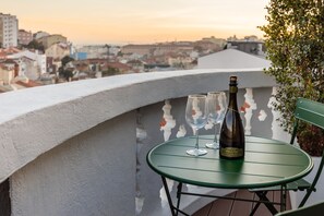 Three-Bedroom Penthouse Apartment | Terraza o patio