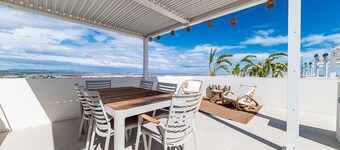 Buena Vista Penthouse - 2-bedroom apartment with Lake view and roof terrace