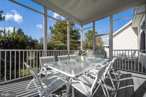 Outdoor dining - Beautiful Ocean View House Apt 4
 (Ocean View)