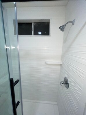 Standard Room, 2 Queen Beds | Bathroom - New Star Inn. El Monte, CA - Los Angeles (El Monte)