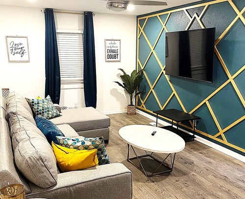 Pet-Friendly 2BR- Near Beach, Bases, & Hospitals