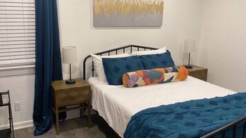 2 bedrooms, desk, iron/ironing board, WiFi