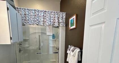 New Listing- Monument View Guesthouse; Rural Fruita Biking Retreat!