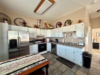 New Listing- Monument View Guesthouse; Rural Fruita Biking Retreat!