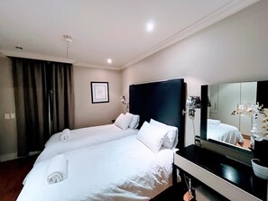 2 chambres, fer et planche à repasser, Wi-Fi, draps fournis