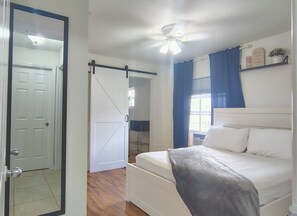 Room - Cozy Studio with Kitchenette Attached (Davenport)