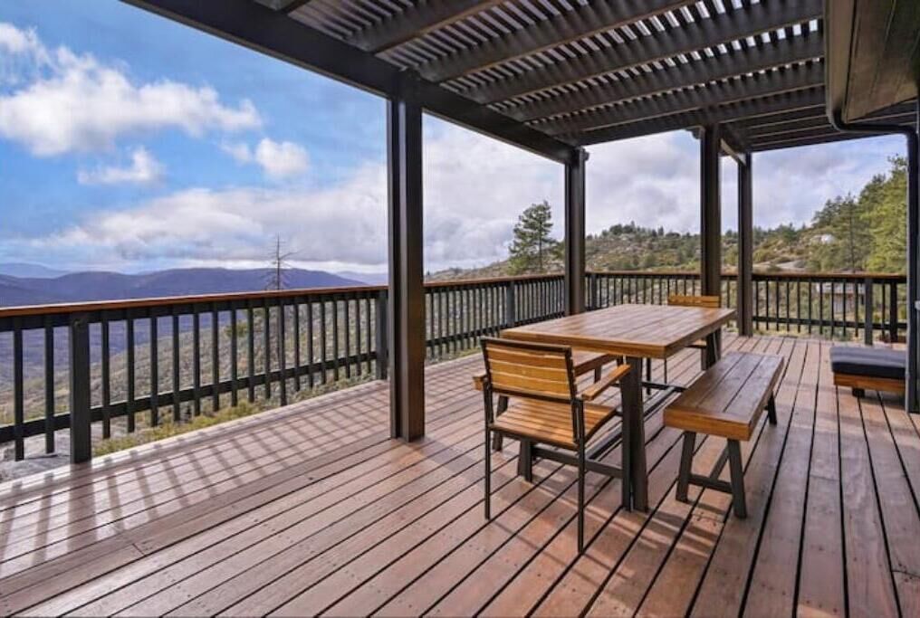 Deer Haven Lodge w/ Sunset Views