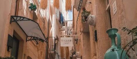 تفاصيل الفندق من الخارج