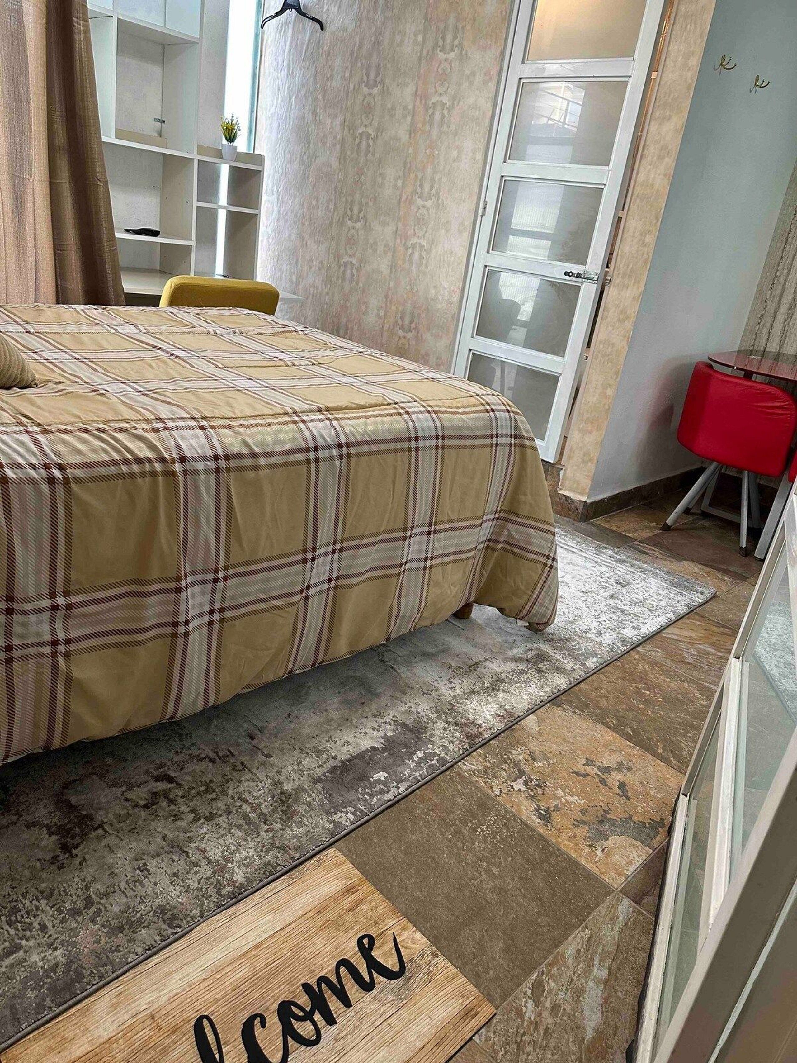 Suite básica | Escritorio y wifi gratis 