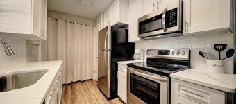 TWISTED TURTLE! 3bed/2bath home with POOL & GAME ROOM in Historic St. Andrews!