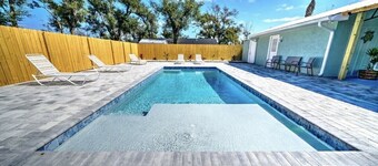 TWISTED TURTLE! 3bed/2bath home with POOL & GAME ROOM in Historic St. Andrews!