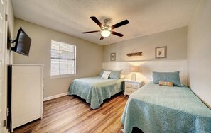 3 habitaciones, tabla de planchar con plancha, wifi y ropa de cama