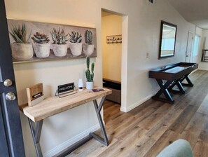 Interior - The Supreme House- Family Friendly Vacay with games and hot tub

 (Yucca Valley)