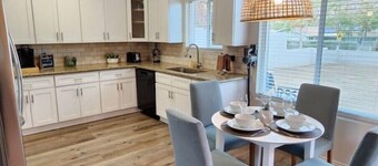 The Supreme House- Family Friendly Vacay with games and hot tub

